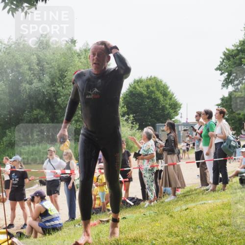 15.06.2025 - 27. Vierlanden-Triathlon KatJ http://msf.ph/oto/8030434 15.06.2025 11:07:37 Schwimmen 787 meine-sportfotos.de
