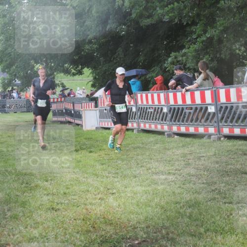 21.06.2025 - 27. Vierlanden-Triathlon KatJ http://msf.ph/oto/8030451 15.06.2025 13:38:19 Ziel 786, 856, 911 meine-sportfotos.de