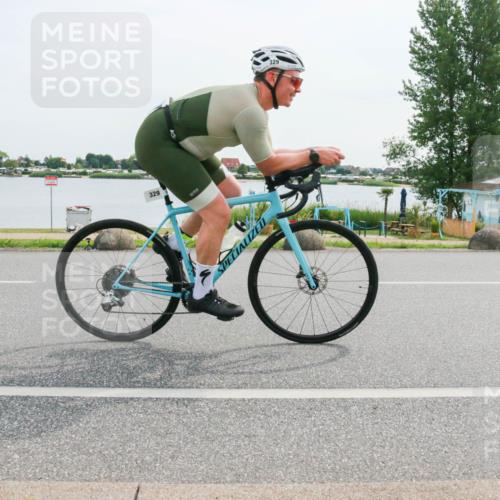 15.06.2025 - 27. Vierlanden-Triathlon H.Heesch http://msf.ph/oto/8030455 15.06.2025 10:33:30 Radfahren 100, 130, 176, 314, 326, 329 meine-sportfotos.de