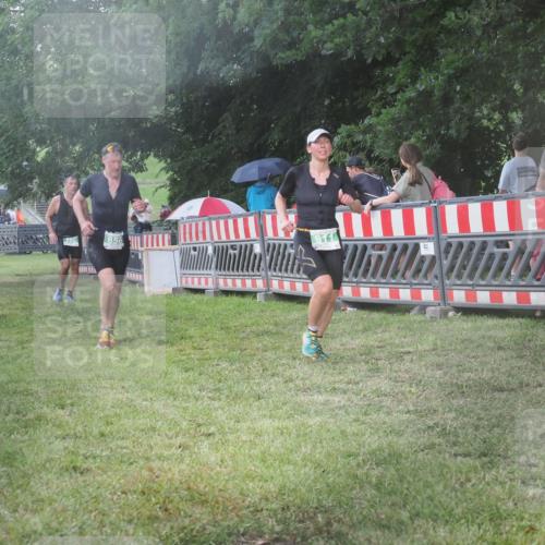21.06.2025 - 27. Vierlanden-Triathlon KatJ http://msf.ph/oto/8030459 15.06.2025 13:38:20 Ziel 786, 856, 911 meine-sportfotos.de