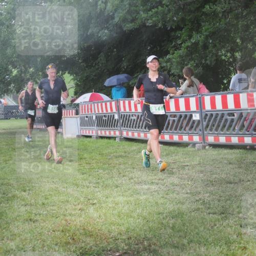 21.06.2025 - 27. Vierlanden-Triathlon KatJ http://msf.ph/oto/8030464 15.06.2025 13:38:20 Ziel 786, 856, 911 meine-sportfotos.de