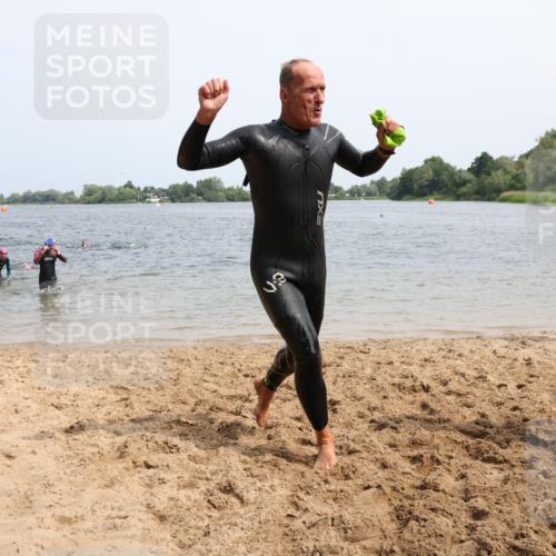 15.06.2025 - 27. Vierlanden-Triathlon Lena Gebhardt http://msf.ph/oto/8030471 15.06.2025 11:07:58 Schwimmen 653, 794, 799, 830 meine-sportfotos.de