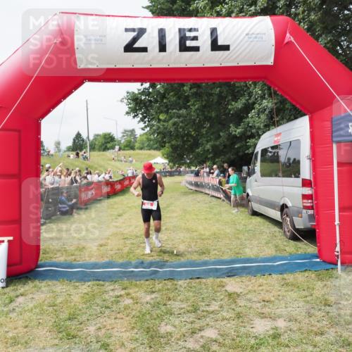 21.06.2025 - 27. Vierlanden-Triathlon MichiJ http://msf.ph/oto/8030474 15.06.2026 12:35:16 Ziel 69 meine-sportfotos.de