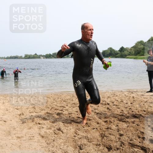 15.06.2025 - 27. Vierlanden-Triathlon Lena Gebhardt http://msf.ph/oto/8030475 15.06.2025 11:07:58 Schwimmen 653, 794, 799, 830 meine-sportfotos.de