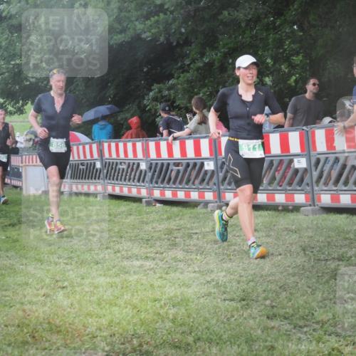 21.06.2025 - 27. Vierlanden-Triathlon KatJ http://msf.ph/oto/8030476 15.06.2025 13:38:21 Ziel 786, 856, 911 meine-sportfotos.de