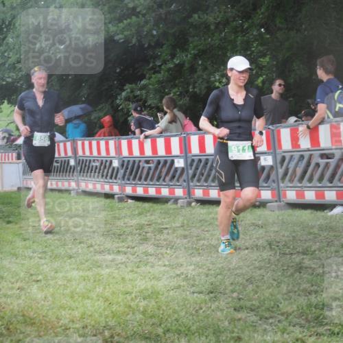21.06.2025 - 27. Vierlanden-Triathlon KatJ http://msf.ph/oto/8030481 15.06.2025 13:38:21 Ziel 786, 856, 911 meine-sportfotos.de