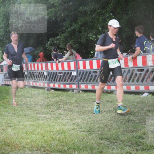 21.06.2025 - 27. Vierlanden-Triathlon KatJ http://msf.ph/oto/8030485 15.06.2025 13:38:21 Ziel 786, 856, 911 meine-sportfotos.de