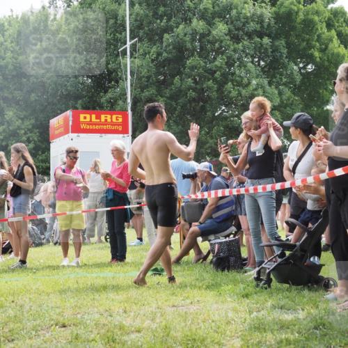 15.06.2025 - 27. Vierlanden-Triathlon KatJ http://msf.ph/oto/8030486 15.06.2025 11:07:58 Schwimmen 653, 799, 830 meine-sportfotos.de