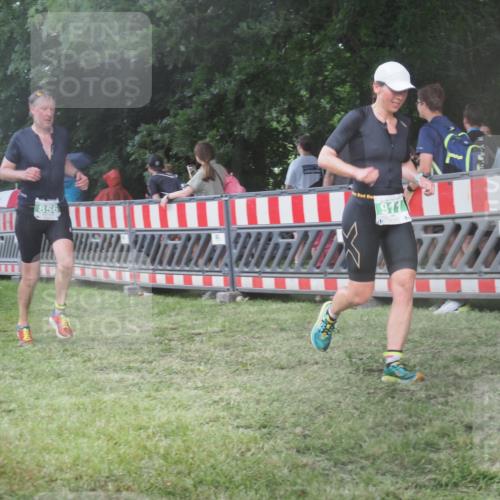 21.06.2025 - 27. Vierlanden-Triathlon KatJ http://msf.ph/oto/8030490 15.06.2025 13:38:21 Ziel 786, 856, 911 meine-sportfotos.de