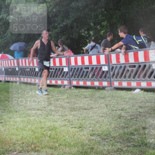 21.06.2025 - 27. Vierlanden-Triathlon KatJ http://msf.ph/oto/8030510 15.06.2025 13:38:23 Ziel 786, 856, 911 meine-sportfotos.de