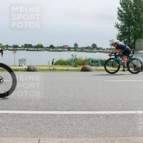 15.06.2025 - 27. Vierlanden-Triathlon H.Heesch http://msf.ph/oto/8030516 15.06.2025 11:30:58 Radfahren 167, 228, 651, 891, 926, 980 meine-sportfotos.de
