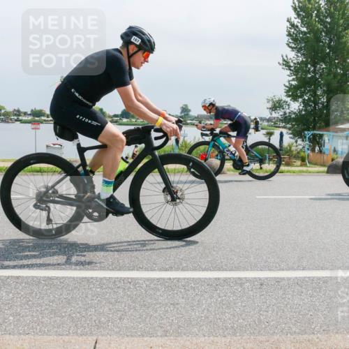 15.06.2025 - 27. Vierlanden-Triathlon H.Heesch http://msf.ph/oto/8030520 15.06.2025 11:30:58 Radfahren 167, 228, 651, 891, 926, 980 meine-sportfotos.de