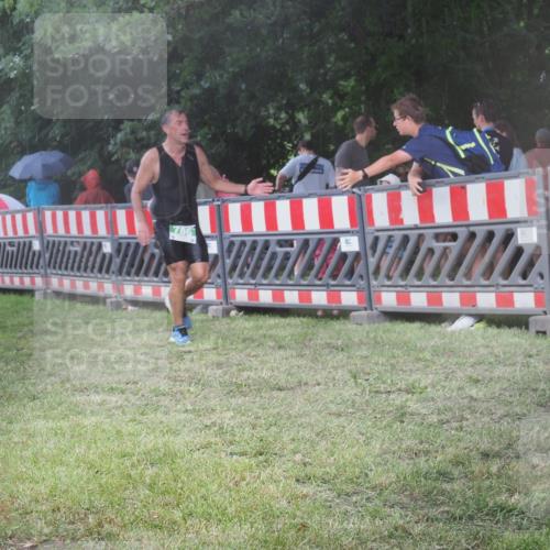 21.06.2025 - 27. Vierlanden-Triathlon KatJ http://msf.ph/oto/8030521 15.06.2025 13:38:23 Ziel 786, 856, 911 meine-sportfotos.de