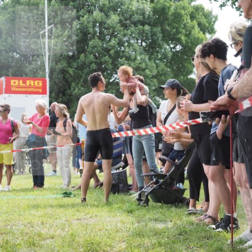 15.06.2025 - 27. Vierlanden-Triathlon KatJ http://msf.ph/oto/8030524 15.06.2025 11:07:59 Schwimmen 653, 799, 830 meine-sportfotos.de
