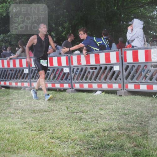 21.06.2025 - 27. Vierlanden-Triathlon KatJ http://msf.ph/oto/8030533 15.06.2025 13:38:24 Ziel 786, 856, 911 meine-sportfotos.de