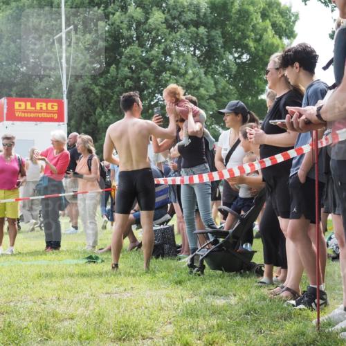 15.06.2025 - 27. Vierlanden-Triathlon KatJ http://msf.ph/oto/8030534 15.06.2025 11:08:00 Schwimmen 653, 799, 830 meine-sportfotos.de