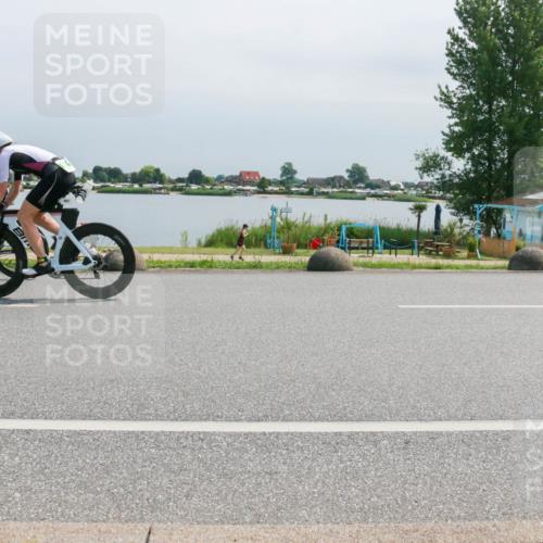 15.06.2025 - 27. Vierlanden-Triathlon H.Heesch http://msf.ph/oto/8030542 15.06.2025 11:30:58 Radfahren 167, 228, 651, 891, 926, 980 meine-sportfotos.de