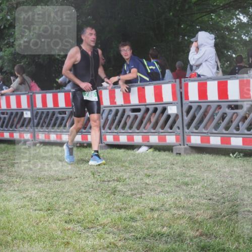 21.06.2025 - 27. Vierlanden-Triathlon KatJ http://msf.ph/oto/8030550 15.06.2025 13:38:24 Ziel 786, 856, 911 meine-sportfotos.de