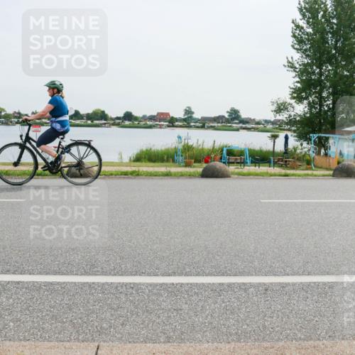 15.06.2025 - 27. Vierlanden-Triathlon H.Heesch http://msf.ph/oto/8030555 15.06.2025 10:34:00 Radfahren 49, 132, 308, 543 meine-sportfotos.de