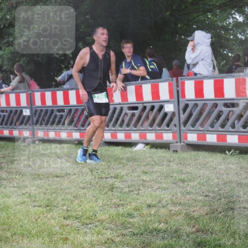 21.06.2025 - 27. Vierlanden-Triathlon KatJ http://msf.ph/oto/8030556 15.06.2025 13:38:25 Ziel 29, 786, 856 meine-sportfotos.de