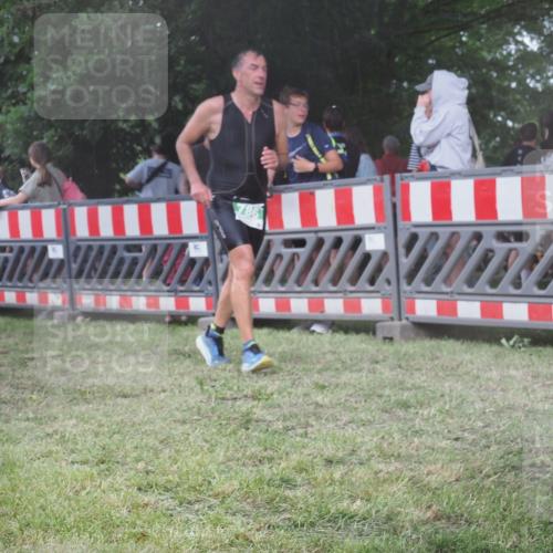 21.06.2025 - 27. Vierlanden-Triathlon KatJ http://msf.ph/oto/8030563 15.06.2025 13:38:25 Ziel 29, 786, 856 meine-sportfotos.de