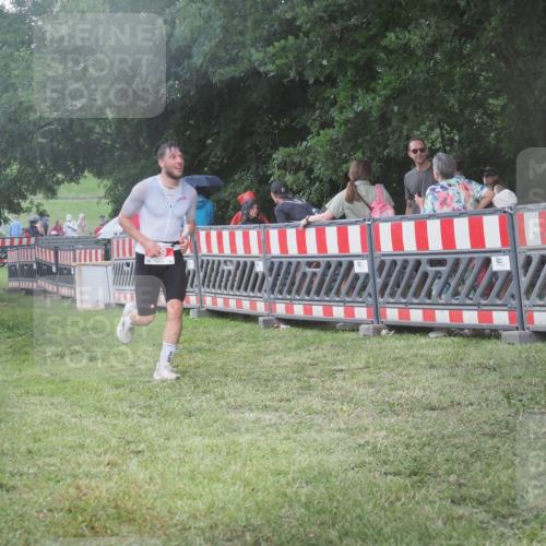 21.06.2025 - 27. Vierlanden-Triathlon KatJ http://msf.ph/oto/8030571 15.06.2025 13:38:33 Ziel 29 meine-sportfotos.de