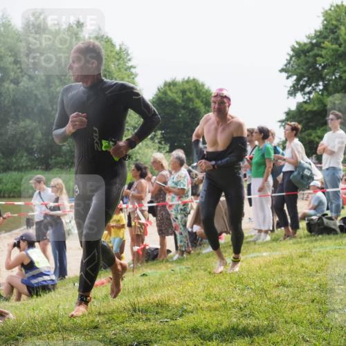 15.06.2025 - 27. Vierlanden-Triathlon KatJ http://msf.ph/oto/8030572 15.06.2025 11:08:03 Schwimmen 794, 799, 830 meine-sportfotos.de
