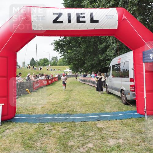 21.06.2025 - 27. Vierlanden-Triathlon MichiJ http://msf.ph/oto/8030586 15.06.2026 12:39:18 Ziel 41 meine-sportfotos.de