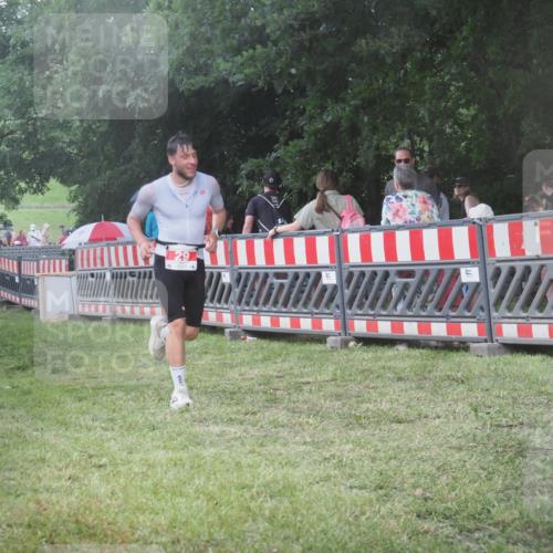 21.06.2025 - 27. Vierlanden-Triathlon KatJ http://msf.ph/oto/8030589 15.06.2025 13:38:34 Ziel 29 meine-sportfotos.de