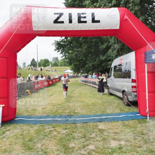 21.06.2025 - 27. Vierlanden-Triathlon MichiJ http://msf.ph/oto/8030593 15.06.2026 12:39:19 Ziel 41 meine-sportfotos.de