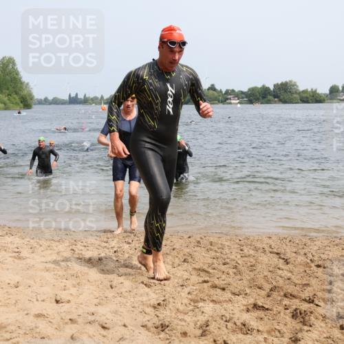 15.06.2025 - 27. Vierlanden-Triathlon Lena Gebhardt http://msf.ph/oto/8030607 15.06.2025 11:08:19 Schwimmen 782, 797, 820, 828, 835, 836, 845, 847 meine-sportfotos.de