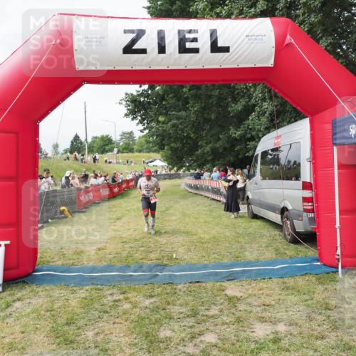 21.06.2025 - 27. Vierlanden-Triathlon MichiJ http://msf.ph/oto/8030610 15.06.2026 12:39:20 Ziel 41 meine-sportfotos.de