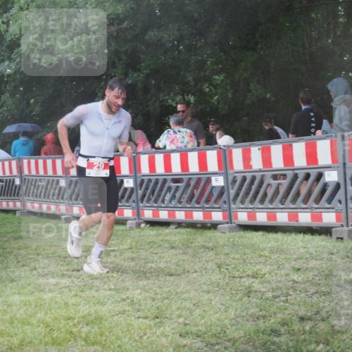 21.06.2025 - 27. Vierlanden-Triathlon KatJ http://msf.ph/oto/8030613 15.06.2025 13:38:34 Ziel 29 meine-sportfotos.de