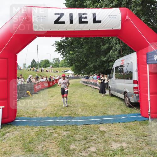 21.06.2025 - 27. Vierlanden-Triathlon MichiJ http://msf.ph/oto/8030616 15.06.2026 12:39:20 Ziel 41 meine-sportfotos.de