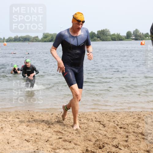 15.06.2025 - 27. Vierlanden-Triathlon Lena Gebhardt http://msf.ph/oto/8030623 15.06.2025 11:08:20 Schwimmen 750, 782, 797, 820, 828, 835, 836, 845, 847 meine-sportfotos.de