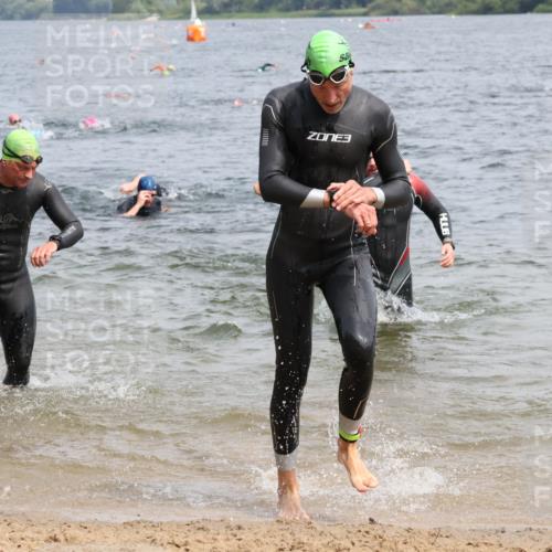 15.06.2025 - 27. Vierlanden-Triathlon Lena Gebhardt http://msf.ph/oto/8030645 15.06.2025 11:08:22 Schwimmen 750, 797, 820, 828, 835, 836, 845, 847 meine-sportfotos.de