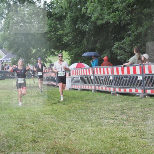 21.06.2025 - 27. Vierlanden-Triathlon KatJ http://msf.ph/oto/8030662 15.06.2025 13:39:04 Ziel 745, 789, 824, 920, 1082, 1083, 1084 meine-sportfotos.de