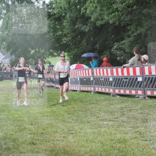 21.06.2025 - 27. Vierlanden-Triathlon KatJ http://msf.ph/oto/8030668 15.06.2025 13:39:04 Ziel 745, 789, 824, 920, 1082, 1083, 1084 meine-sportfotos.de