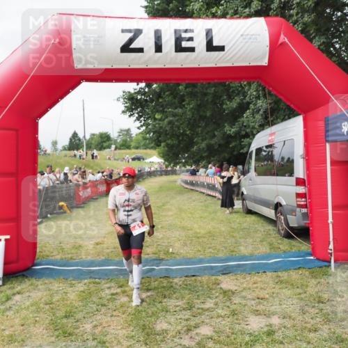 21.06.2025 - 27. Vierlanden-Triathlon MichiJ http://msf.ph/oto/8030669 15.06.2026 12:39:22 Ziel 41 meine-sportfotos.de