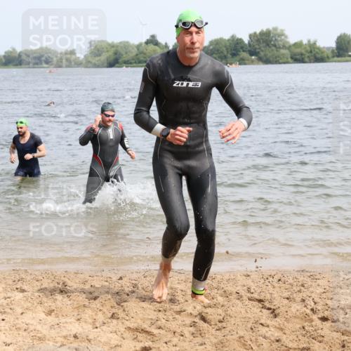 15.06.2025 - 27. Vierlanden-Triathlon Lena Gebhardt http://msf.ph/oto/8030670 15.06.2025 11:08:24 Schwimmen 719, 750, 797, 820, 835, 836, 845, 847 meine-sportfotos.de
