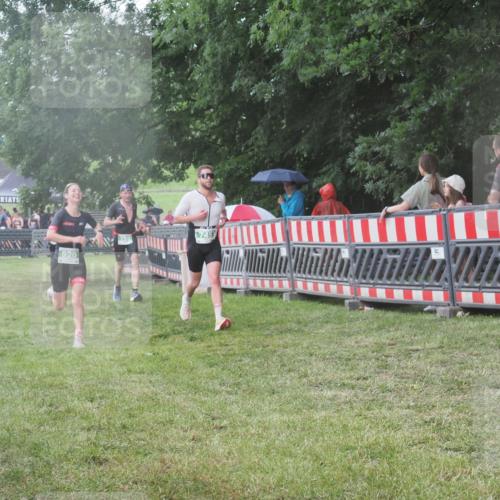 21.06.2025 - 27. Vierlanden-Triathlon KatJ http://msf.ph/oto/8030674 15.06.2025 13:39:04 Ziel 745, 789, 824, 920, 1082, 1083, 1084 meine-sportfotos.de