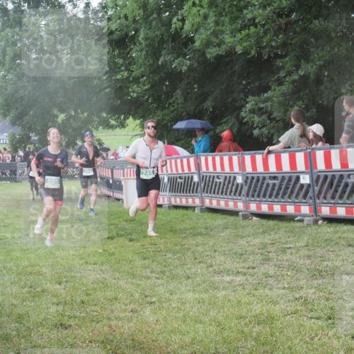 21.06.2025 - 27. Vierlanden-Triathlon KatJ http://msf.ph/oto/8030680 15.06.2025 13:39:04 Ziel 745, 789, 824, 920, 1082, 1083, 1084 meine-sportfotos.de
