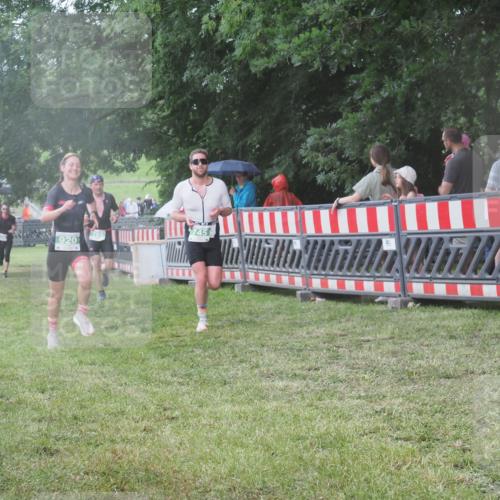 21.06.2025 - 27. Vierlanden-Triathlon KatJ http://msf.ph/oto/8030685 15.06.2025 13:39:05 Ziel 745, 789, 824, 920, 1082, 1083, 1084 meine-sportfotos.de