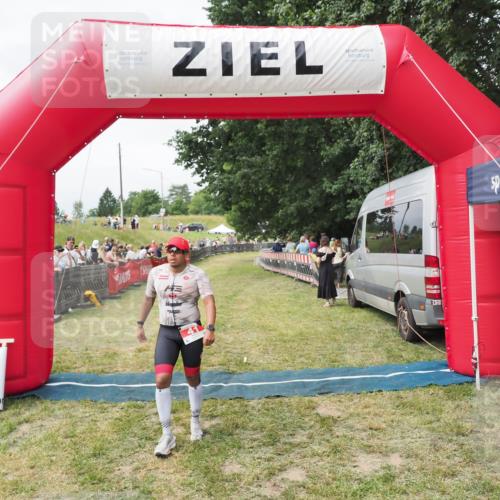 21.06.2025 - 27. Vierlanden-Triathlon MichiJ http://msf.ph/oto/8030686 15.06.2026 12:39:22 Ziel 41 meine-sportfotos.de