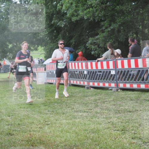 21.06.2025 - 27. Vierlanden-Triathlon KatJ http://msf.ph/oto/8030691 15.06.2025 13:39:05 Ziel 745, 789, 824, 920, 1082, 1083, 1084 meine-sportfotos.de