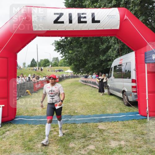 21.06.2025 - 27. Vierlanden-Triathlon MichiJ http://msf.ph/oto/8030694 15.06.2026 12:39:23 Ziel 41 meine-sportfotos.de