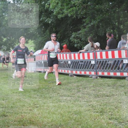 21.06.2025 - 27. Vierlanden-Triathlon KatJ http://msf.ph/oto/8030698 15.06.2025 13:39:05 Ziel 745, 789, 824, 920, 1082, 1083, 1084 meine-sportfotos.de