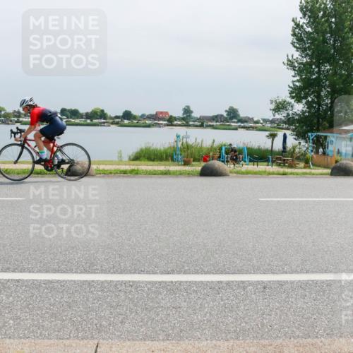 15.06.2025 - 27. Vierlanden-Triathlon H.Heesch http://msf.ph/oto/8030708 15.06.2025 11:31:09 Radfahren 713, 895, 924, 1400 meine-sportfotos.de
