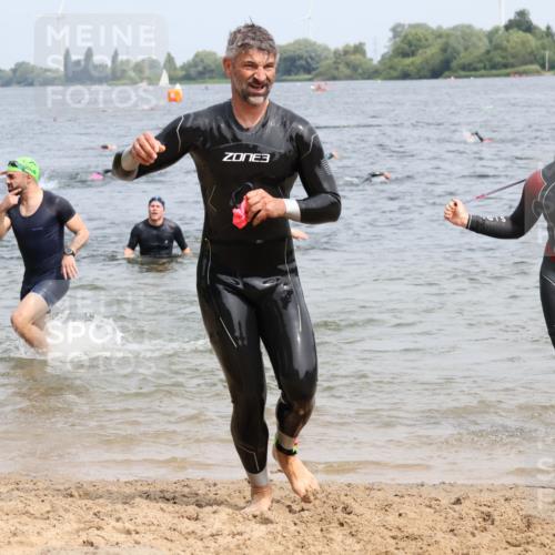 15.06.2025 - 27. Vierlanden-Triathlon Lena Gebhardt http://msf.ph/oto/8030710 15.06.2025 11:08:28 Schwimmen 703, 719, 750, 820, 835, 836, 845, 847, 863 meine-sportfotos.de