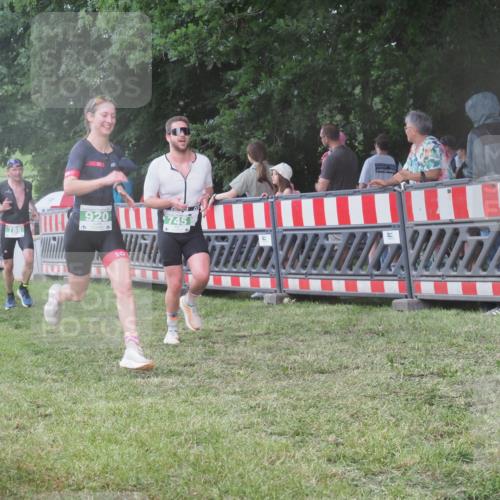 21.06.2025 - 27. Vierlanden-Triathlon KatJ http://msf.ph/oto/8030711 15.06.2025 13:39:05 Ziel 745, 789, 824, 920, 1082, 1083, 1084 meine-sportfotos.de